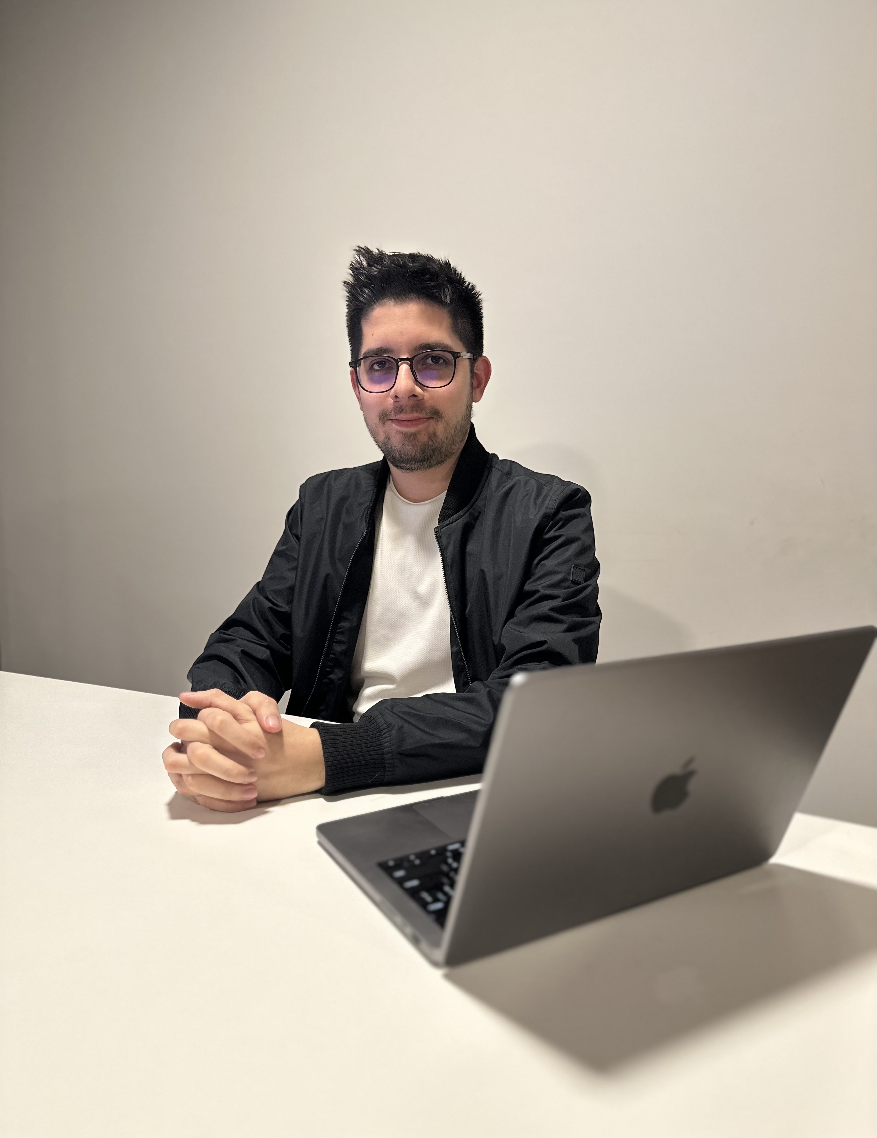 Elias Cáceres, creador de MediFlow — automatización de WhatsApp con IA y agendamiento automático para consultorios médicos en Paraguay